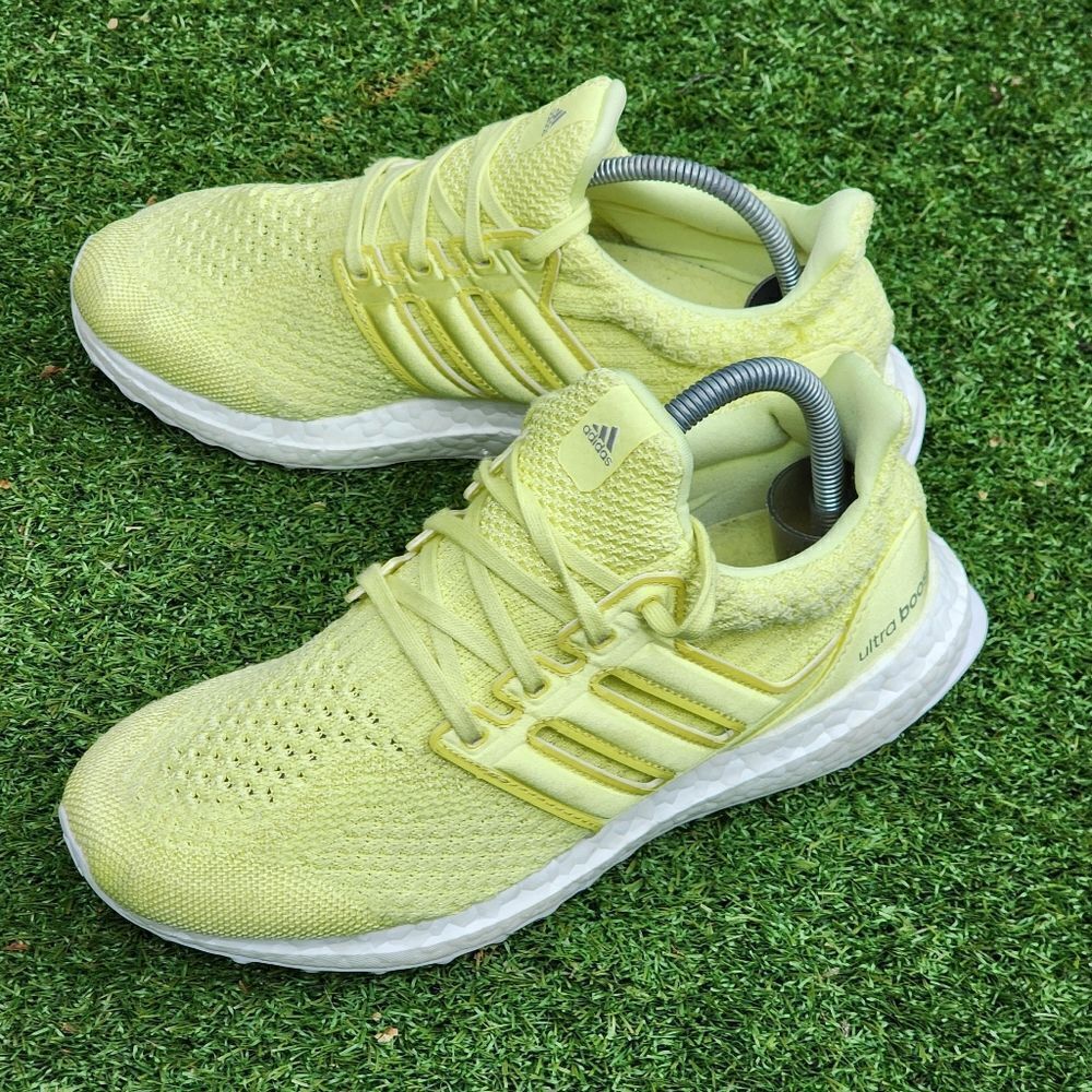ADIDAS ULTRABOOST - Womens Sneakers - SIZE 7.5.